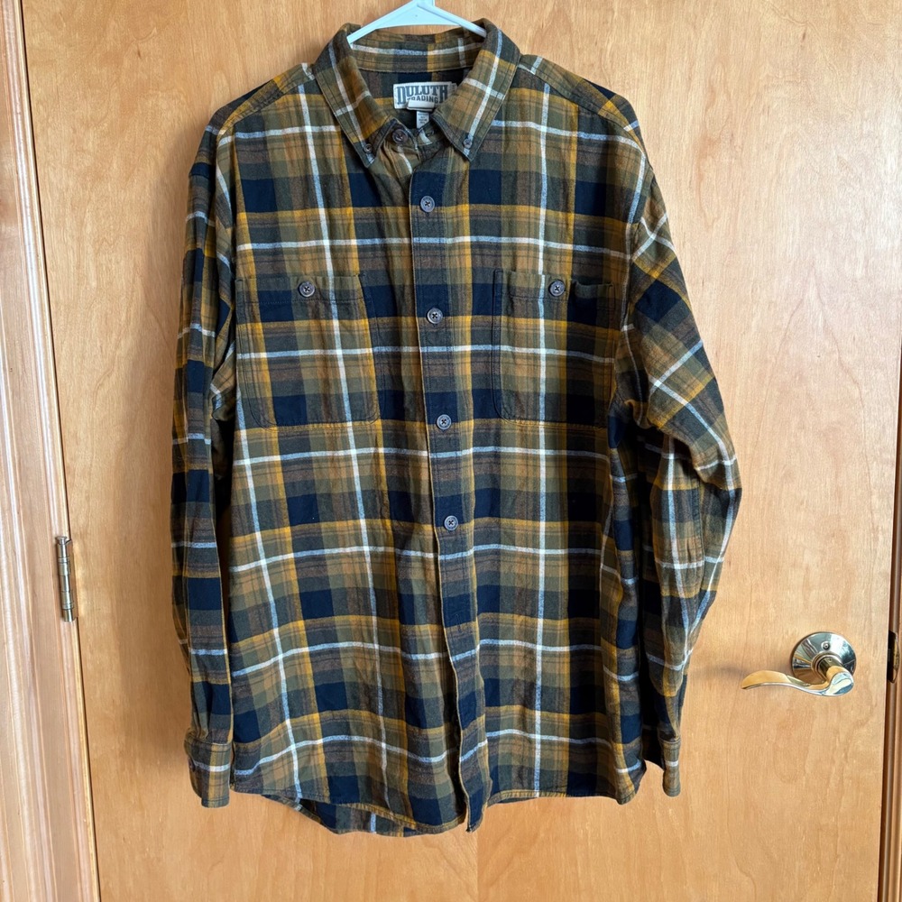 Duluth Trading Co‎ Flannel Shirt Mens Size Medium Relaxed Fit Plaid Long Sleeve
